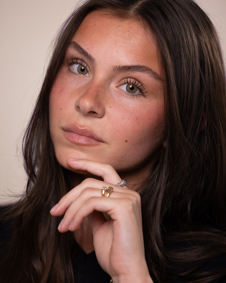 FLAAK Sahara brown colored contact lenses - close-up view on eyes

